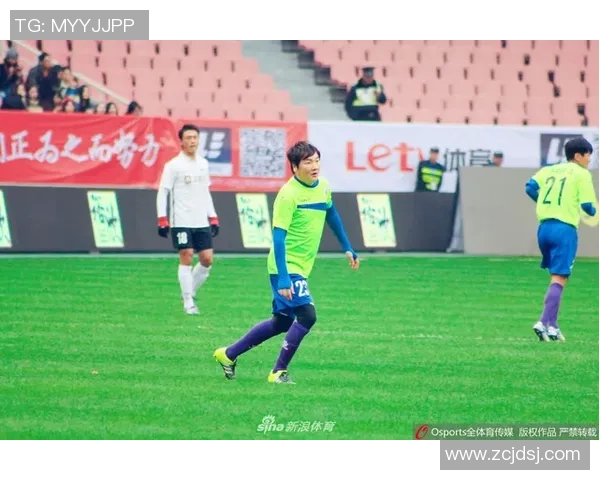 足球明星专访揭秘:他们的心路历程与赛场背后的故事